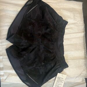 lululemon -  Hotty Hot LR Short 4” lined size 6